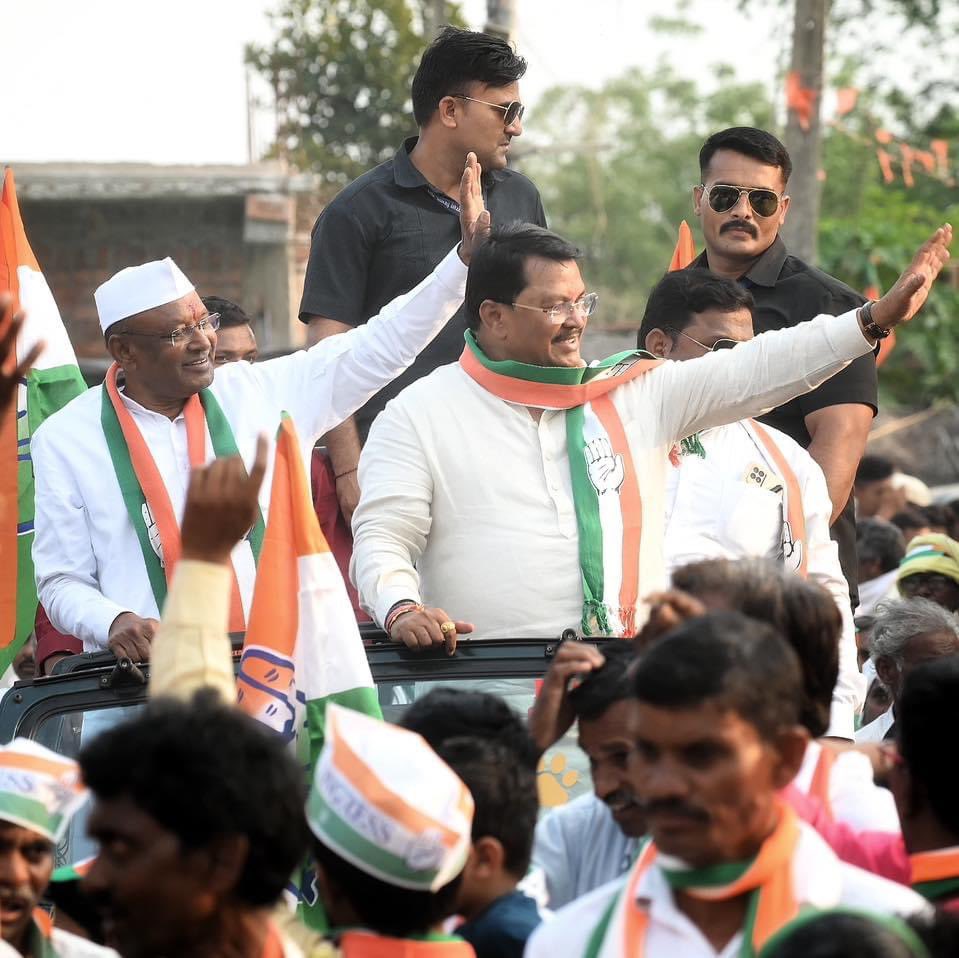 काँग्रेसचा गड १० वर्षांनी पुन्हा काँग्रेसकडे !
गडचिरोली लोकसभा क्षेत्रातील जनतेचे खूप खूप आभारी मानतो. काँग्रेस पक्षावर तुम्ही टाकलेला विश्वास आम्ही सार्थ ठरवू ! 

गडचिरोली लोकसभा मतदारसंघातून प्रचंड बहुमताने विजयी झाल्याबद्दल इंडिया आघाडी प्रणित काँग्रेस पक्षाचे उमेदवार डॉ.