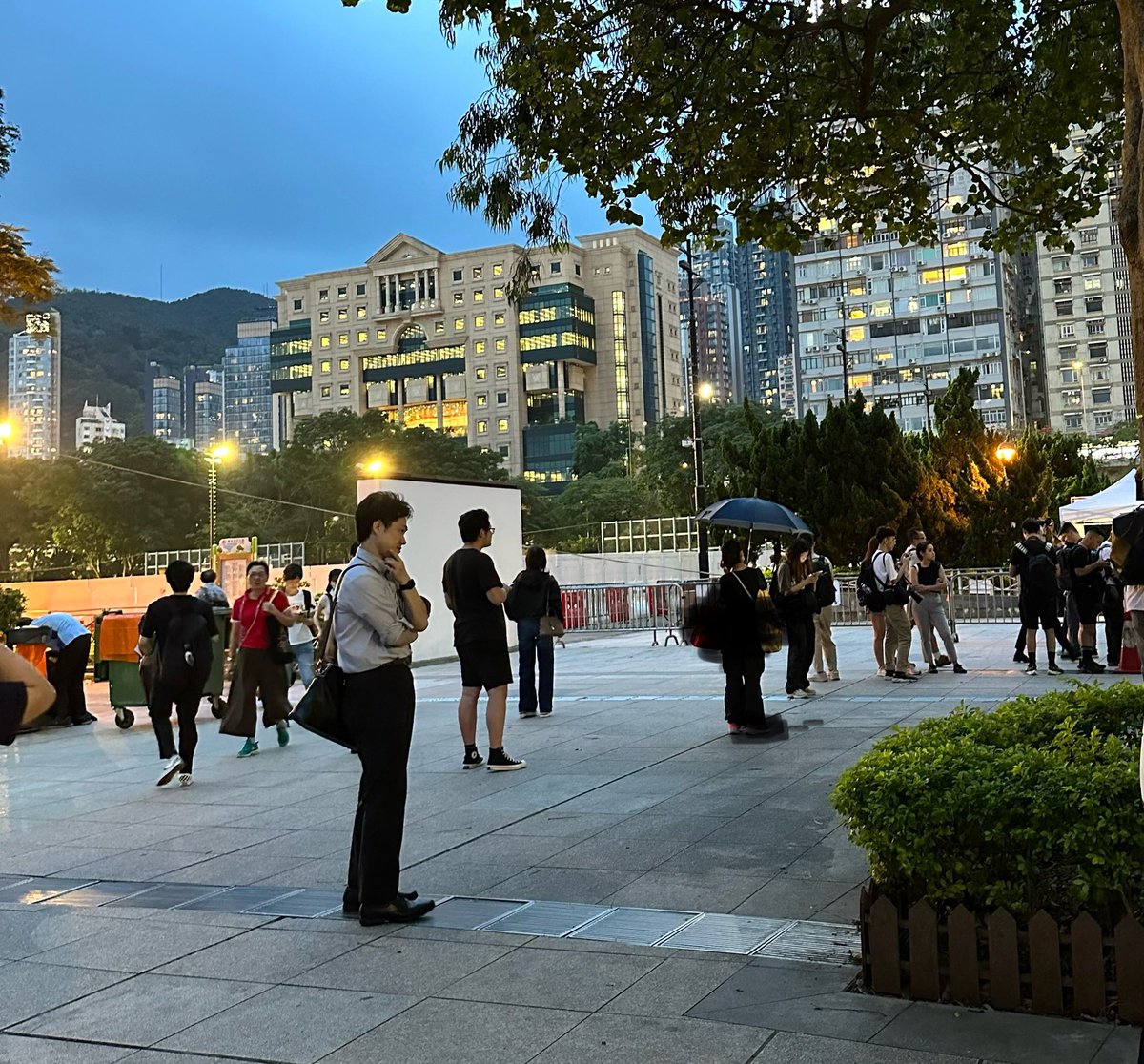 2cats 🇭🇰🇺🇦 tweet media