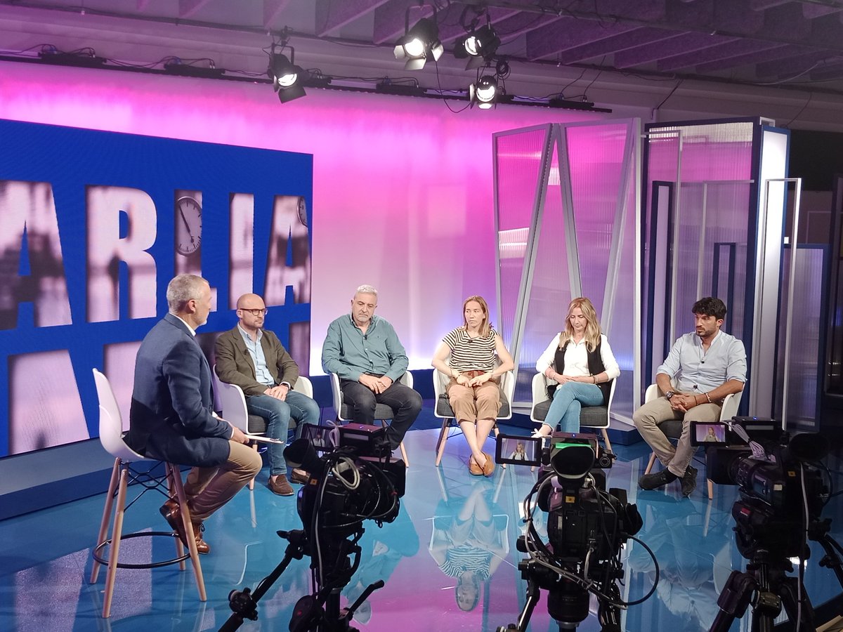 FrancescaAlder3's tweet image. 📺TV show taping🎥
🎤@CeciliaBrunett2 was among the guests at #TV9  to talk about the research conducted by the @DagriUnifi and @CNRsocial_-IPSP research group over the last 4 years at the #declining holm #oak forest of the #Maremma Regionale Park🌳 @Anto_gori