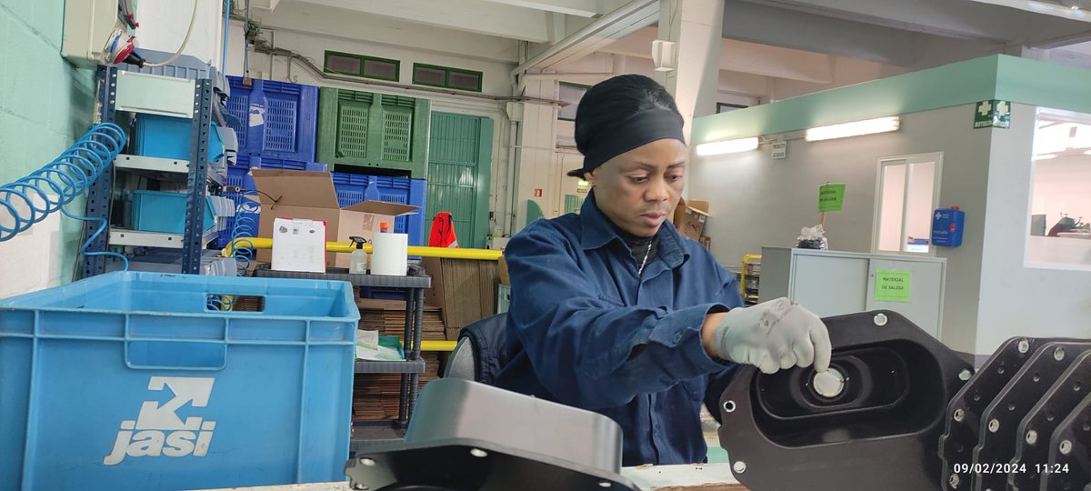 El taller prelaboral de inclusión de <a href="/caritas_bizkaia/">Caritas Bizkaia</a> cualificará en 2024 al menos a 21 personas en situación de alta vulnerabilidad social en competencias relacionadas con la logística y los montajes manuales y mecanizados en el ámbito industrial <a href="/fondosocialeeu/">FSE</a> #EuropaSeSiente