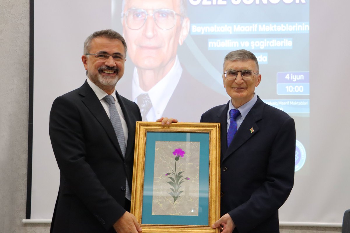 TMaarifVakfi's tweet photo. Nobel Kimya Ödülü sahibi Türk Bilim İnsanı Prof. Dr. Aziz Sancar, Azerbaycan Maarif Okullarımızı ziyaret etti.

Vakıf Başkanımız Prof. Dr. @Birol_Akgun ve Mütevelli Heyeti Üyemiz Prof. Dr. @NevzatSimsek’in eşlik ettiği ziyarette Sancar, öğretmen ve öğrencilerimizle bir araya geldi. Öğrencilerimizin kimya laboratuvarında yaptığı deneyleri yakından inceleyerek önemli tavsiyeler verdi.

Kıymetli ziyaretleri için Sayın Prof. Dr. @AzizGwenSancar’a teşekkür ederiz.