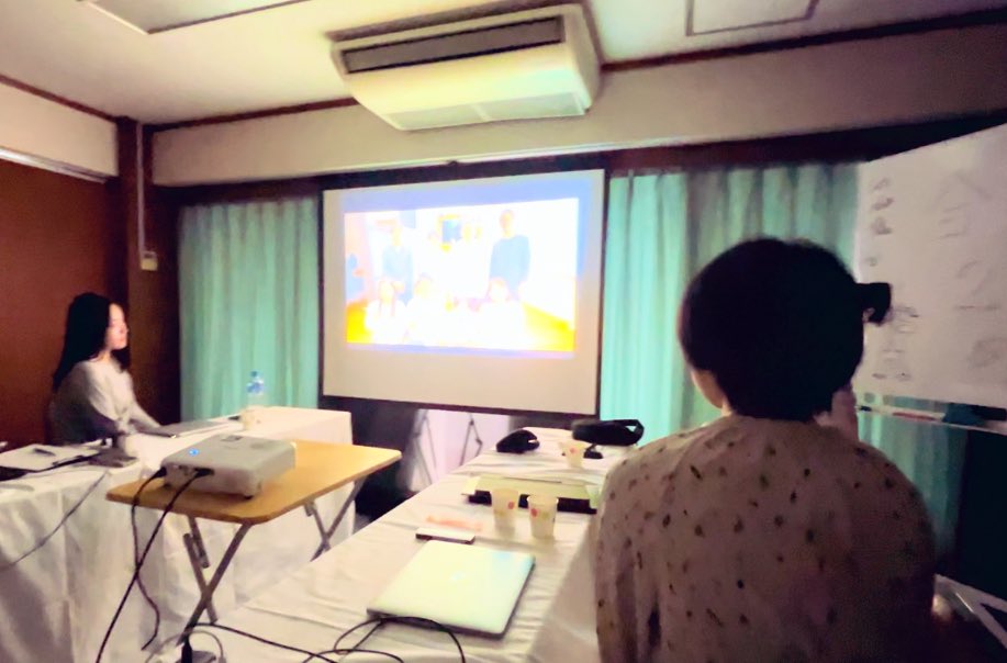 akane_shizuoka's tweet photo. お疲れ様です🌴
2日間の経営合宿が終わりました！

最後に代表からハートフルなサプライズMovieがありました🎞️✨
中には涙を浮かべる社員も😢

「LEAPHに入ってよかった、合宿が楽しかった！！」と社員たちから言ってもらえて、企画・運営担当としてこの上ない喜びを感じました‼️

#LEAPH 
#社内合宿 https://t.co/k3KrsSUX8g