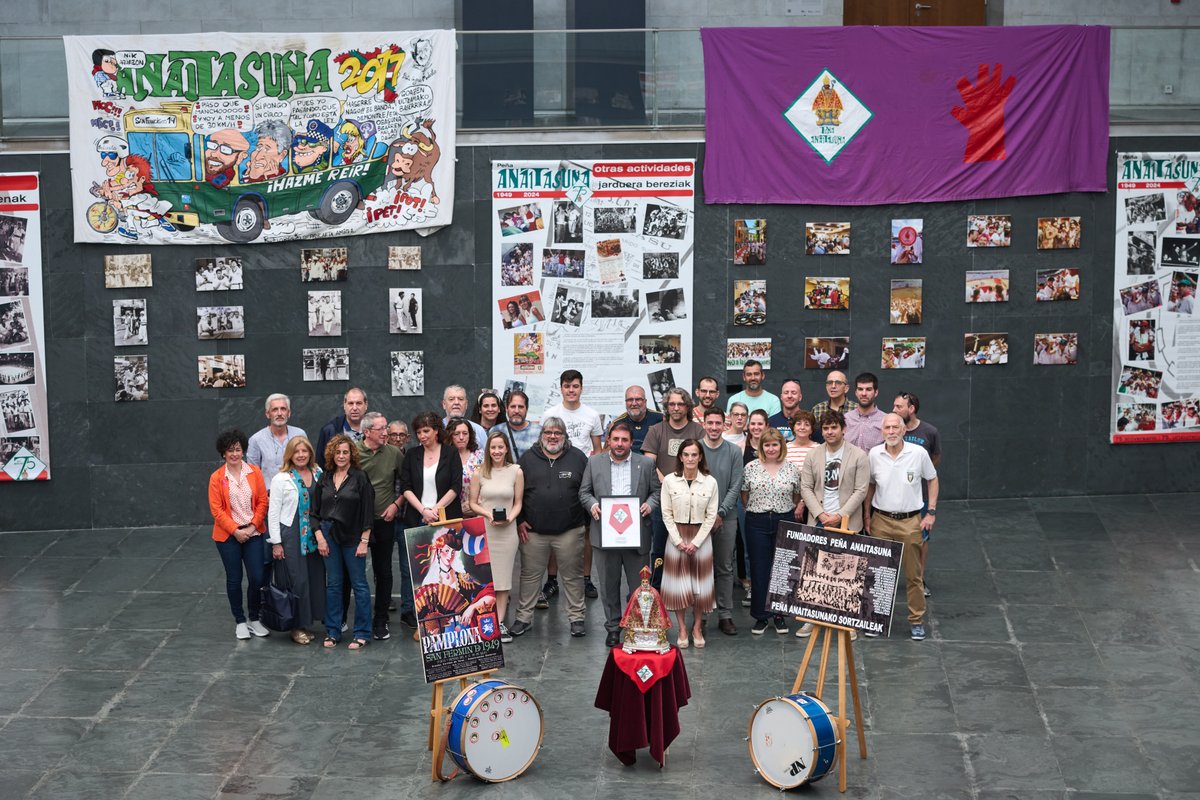 El <a href="/parlamentoNA/">Parlamento de Navarra / Nafarroako Parlamentua</a> inaugura la exposición ‘75 años de la Peña Anaitasuna’

Estará abierta al público en el Atrio de la sede de la Cámara hasta el 15 de junio

✏️parlamentodenavarra.es/es/noticias/el…