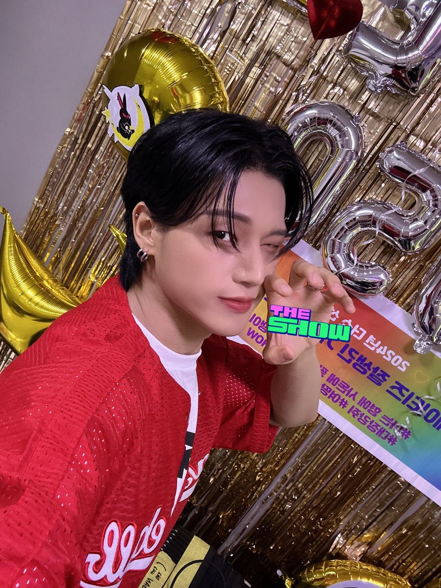 자 고요속의 외침 시작‼️‼️‼️
Q. 더쇼느으은‼️‼️‼️‼️‼️
누구를 제일 사랑해애애액⁉️⁉️⁉️
•
•
•
정답 : 🖤잘생기고 귀엽고 깜찍하고 스윗하고 달콤하고 “섹시”한 우요딩🖤

우요딩이 더쇼에 와서 여름이 왔다‼️‼️
더쇼 영부인이 돼…🩷
#더쇼 #우영 <a href="/ATEEZofficial/">ATEEZ(에이티즈)</a>