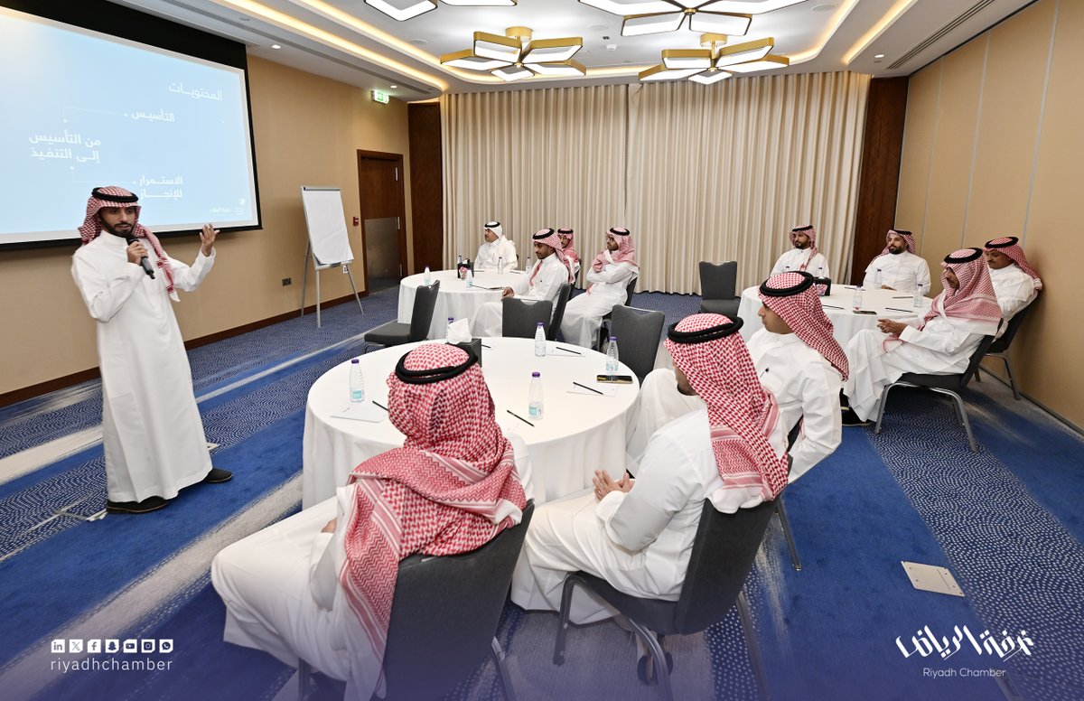 RiyadhChamber's tweet photo. لجنة الإعلام الرقمي بـ #غرفة_الرياض برئاسة م. راكان الفايزي، تعقد اجتماعاً تم خلاله استعراض إنجازات اللجنة والتي منها تنظيم سوالف رقمية، و تجارب في الاعلام الرقمي و لقاء موثوق بالتعاون مع الهيئة العامة للاعلام المرئي والمسموع، جائزة أفضل حملة تسويقة في اليوم الوطني.