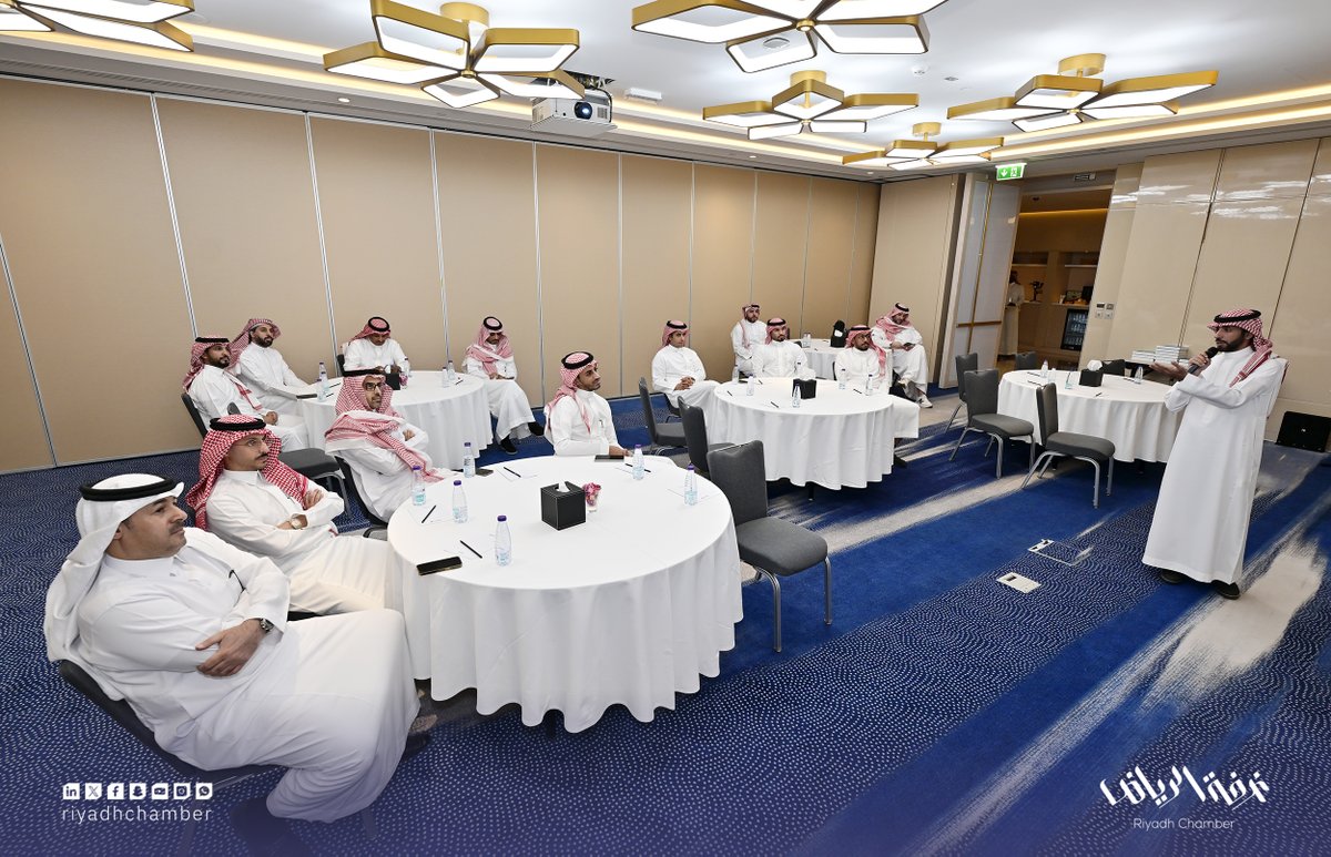 RiyadhChamber's tweet photo. لجنة الإعلام الرقمي بـ #غرفة_الرياض برئاسة م. راكان الفايزي، تعقد اجتماعاً تم خلاله استعراض إنجازات اللجنة والتي منها تنظيم سوالف رقمية، و تجارب في الاعلام الرقمي و لقاء موثوق بالتعاون مع الهيئة العامة للاعلام المرئي والمسموع، جائزة أفضل حملة تسويقة في اليوم الوطني.
