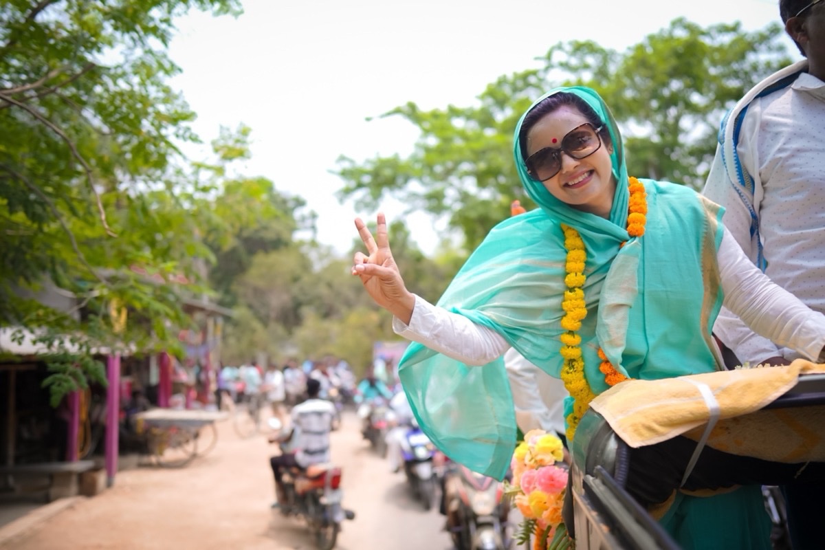 MahiMahroof's tweet photo. Democracy wins....!
Ebullient lady of India 

@MahuaMoitra

#ElectionsResults
#लोकसभा_आमचुनाव_2024 
#LoksabhaElection2024Counting 
#democracy #mahuomoitra https://t.co/DJMd2SUhqc