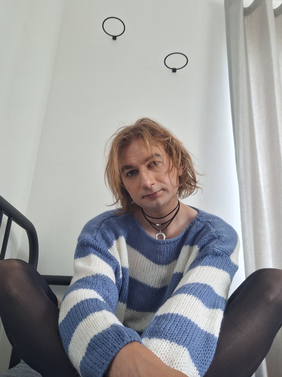 AleenSakura's tweet image. Finaly at a stage to accept and express different gender feels. Still not in the open world though.
#nonbinarylookslike #LGBTQofTwitter #Egg #GenderFeels