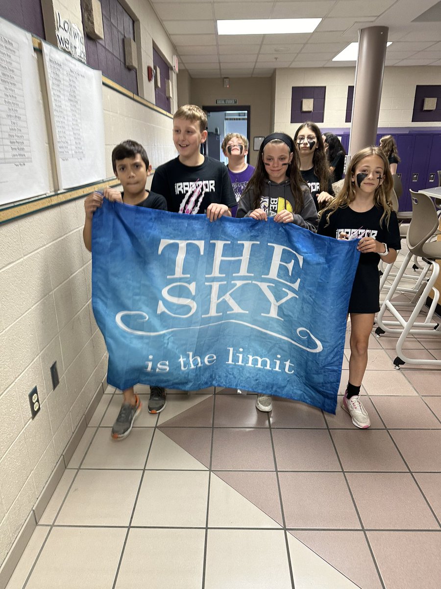 mrsjohnsonNRES's tweet photo. Raptors win 5th grade field day!  🏅 Proud of their athletic abilities, and even more so the sportsmanship displayed!#nrinspiregreat #rulingtheskies https://t.co/BCzQfo6DQH