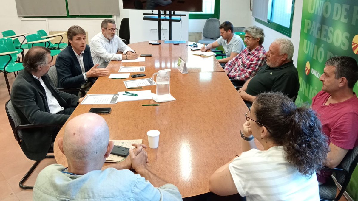 uniopagesos's tweet photo. 💦Continuem les reunions amb els partits (avui amb @JuntsXCat)  per tractar les millores en la gestió de l’aigua al #CampdeTarragona per a usos agraris. Posem l'accent en la necessitat d'obres d'emergència.
 
Sense aigua, no hi ha pagesia, ni aliments! https://t.co/5df2XxBxeT