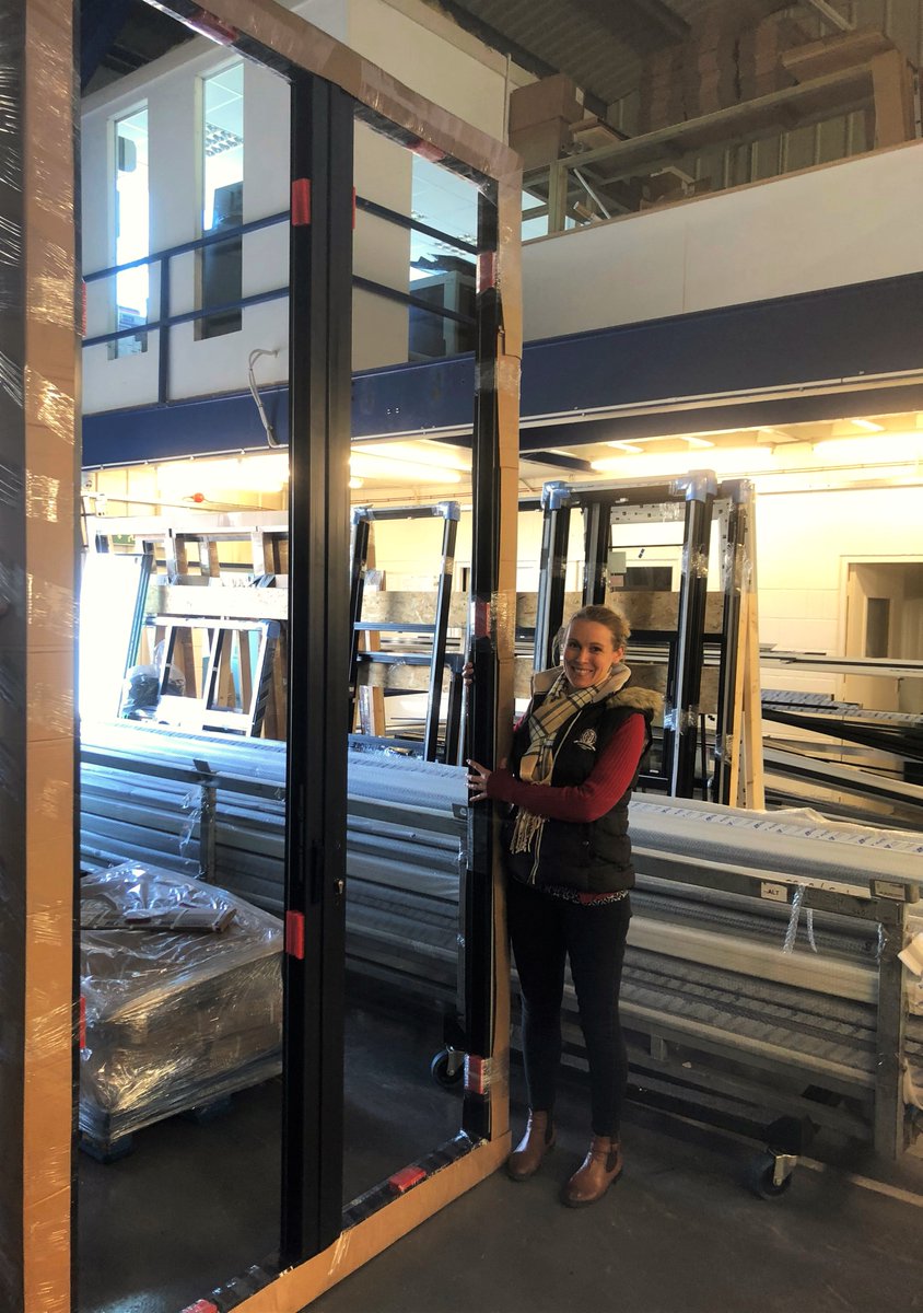 How tall are you ❓❗️
This photo doesn't actually work on Instagram as it's too tall!
Whatever size your doors may be, we can manufacture to suit - they don't have to be this tall!
#aluminiumdoors #bifolddoors #maximumheight #doormanufacturer #optionsglazing #bespokeglazing