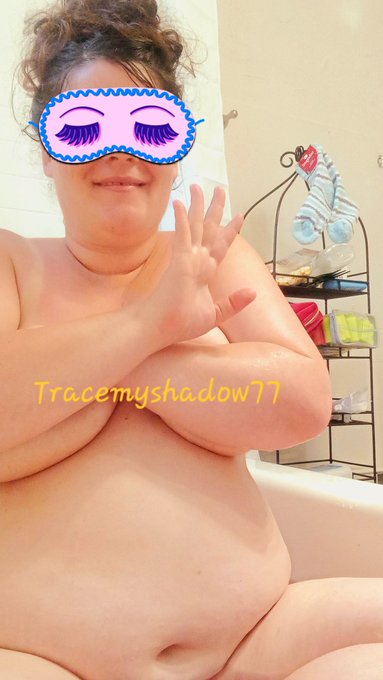 I was soakin in the tub enjoyin my purple bath bomb , chubby figure and natural feet ....painting my<a href="/tag/feet"class="tags"><span>#feet</span></a><a href="/tag/wealthbuilding"class="tags"><span>#wealthbuilding</span></a>