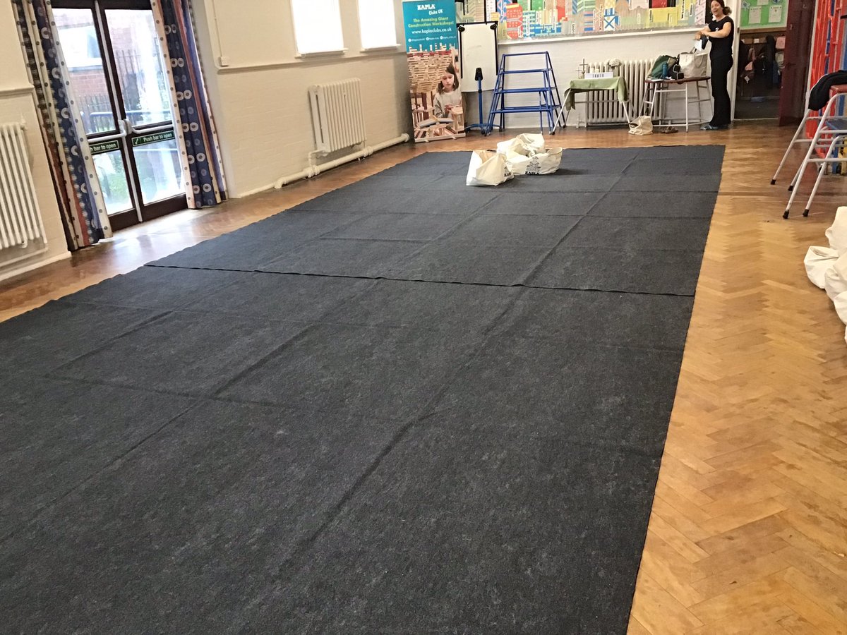 Off we go! A lovely fresh carpet and a city to build! <a href="/KaplaclubsUK/">KAPLA Clubs</a>