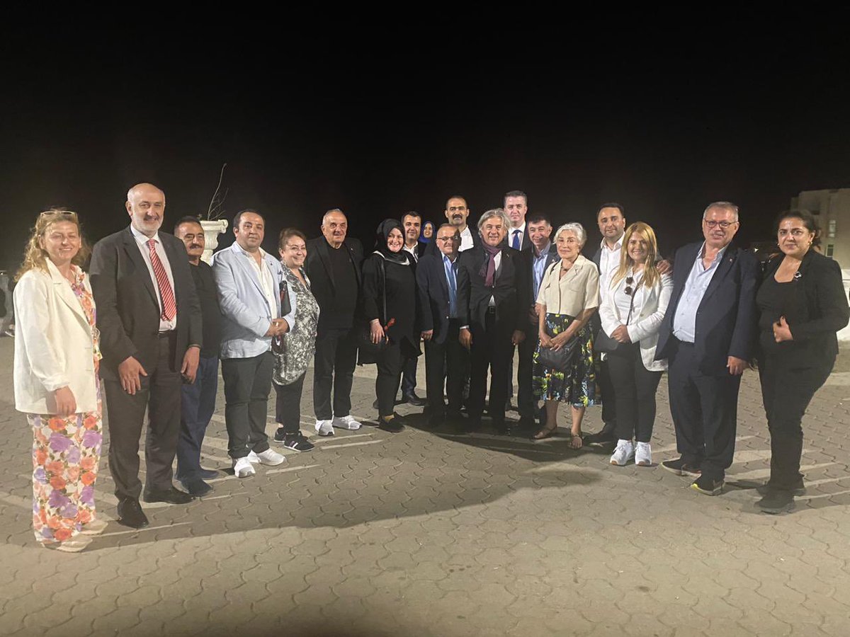 İstanbul’un güzide semti Beyoğlu’nun Muhtarlarını Büyükelçiliğimizde ağırladık.

Nazik ziyaretleri için her bir muhtarımıza ayrı ayrı teşekkür ediyorum.