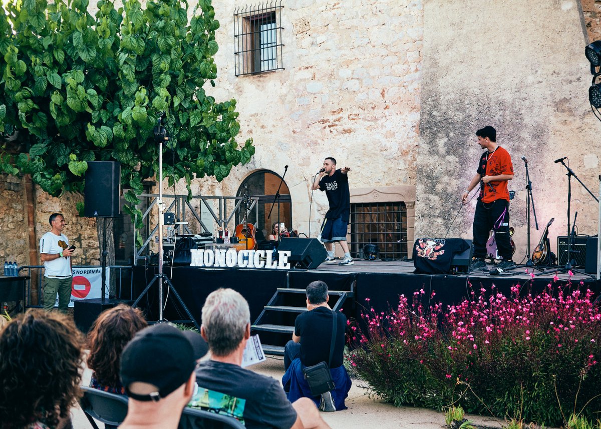 santperederibes's tweet image. TOT A PUNT PER A UNA NOVA EDICIÓ DEL FESTIVAL DE MÚSICA D’AUTOR/A MONOCICLE
➡️ i.mtr.cool/bfvcbhpchl
ℹ️ i.mtr.cool/ndujjajuhq
El festival se celebra els dies 6, 7, 8 i 9 de juny al Castell de Ribes i a la seu de l’entitat Els Xulius. 

@monocicle_ribes 
@xulius  

#SPRibes