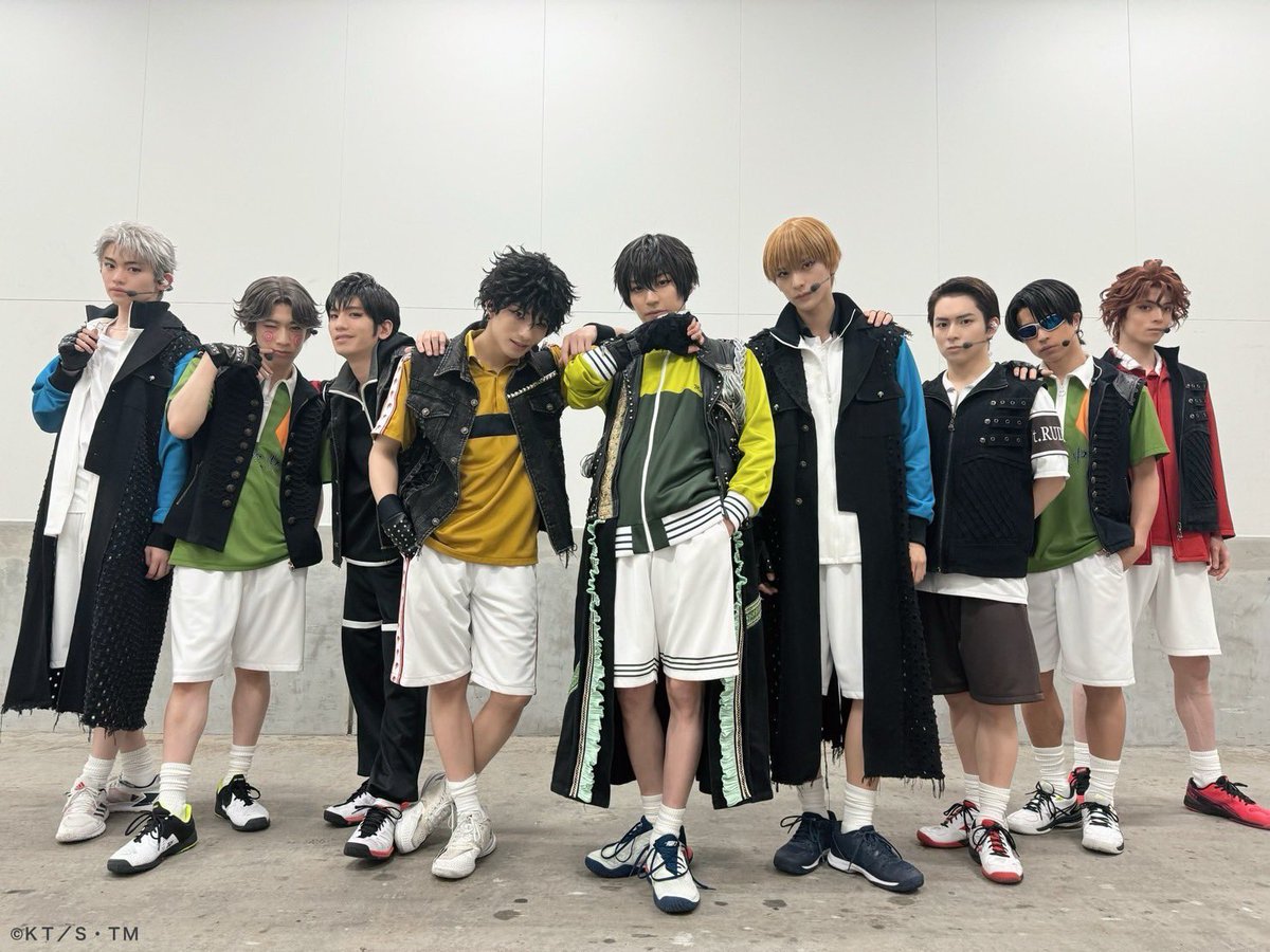 futo1126's tweet photo. あの瞬間も、この瞬間も、全部大切な思い出

ワカラマイの葉っぱとぐるぐる可愛すぎ
凛くんと2人であのステージで歌えたの、なんて幸せだったんだ🤭

#テニミュ #ドリライ #テニミュ4th #テニスの王子様 https://t.co/fBpNjPhVRf