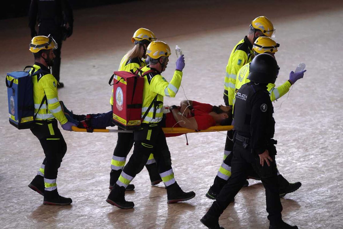 MADRID's tweet image. 📢Unidades especiales de @policiademadrid y @SAMUR_PC ensayan su labor coordinada ante un supuesto ataque en un edificio municipal

✅La vicealcaldesa @InmaSanzO ha asistido a este simulacro formativo desarrollado en la Caja Mágica
 👉informate.madrid.es/fe94w1