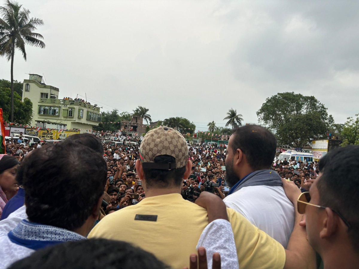IrfanPathan's tweet photo. Lala @iamyusufpathan With unyielding confidence in your noble cause, you embarked on the daunting journey to triumph over seasoned politicians. Armed with integrity and unwavering resolve, may your noble intentions translate into transformative actions, enriching the lives of our nation's citizens. Mera bhai jeet Gaya  🤗