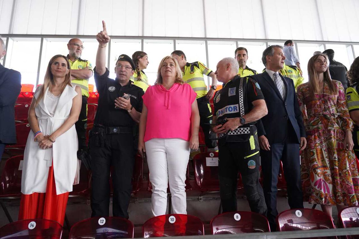 MADRID's tweet image. 📢Unidades especiales de @policiademadrid y @SAMUR_PC ensayan su labor coordinada ante un supuesto ataque en un edificio municipal

✅La vicealcaldesa @InmaSanzO ha asistido a este simulacro formativo desarrollado en la Caja Mágica
 👉informate.madrid.es/fe94w1