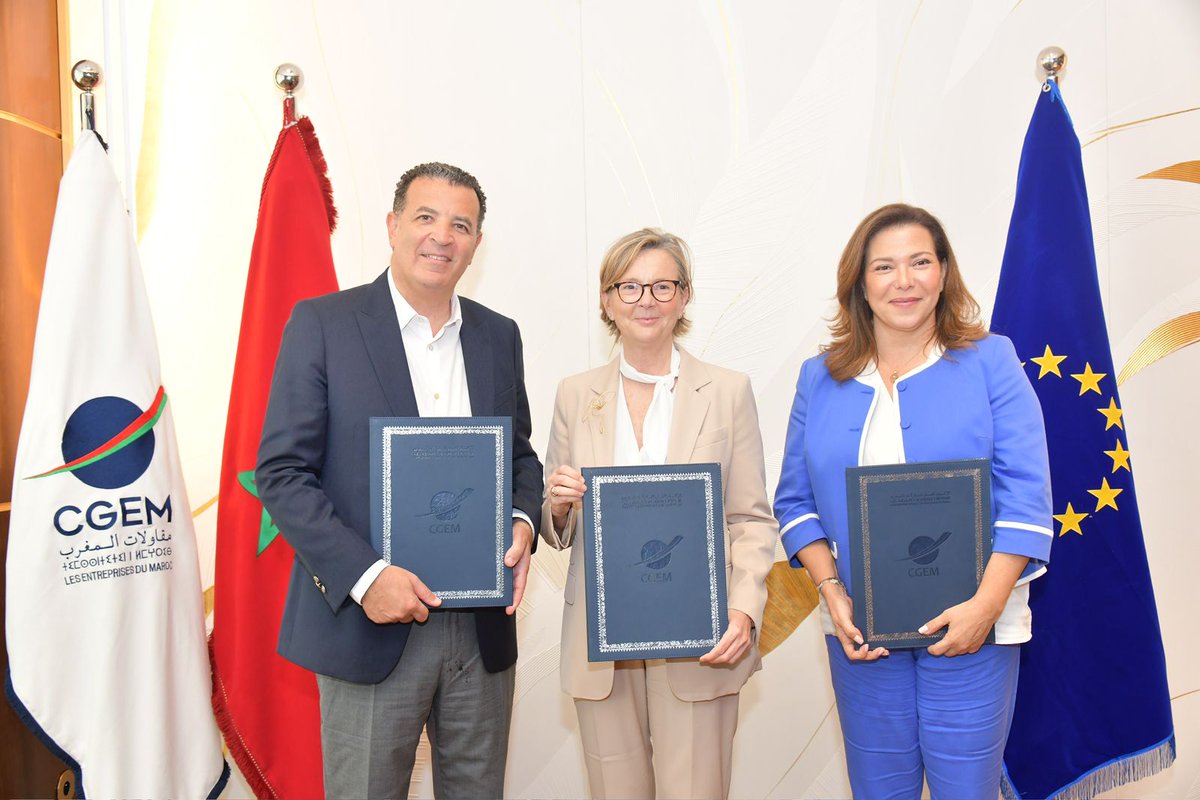 Nous continuons 🇲🇦🇪🇺 de renforcer le potentiel de la culture comme moyen de dialogue et développement inclusif par la signature d’un projet dans les Industries Culturelles et Créatives. L’ambition est d’appuyer la structuration du secteur et la création d’emplois pour les jeunes.