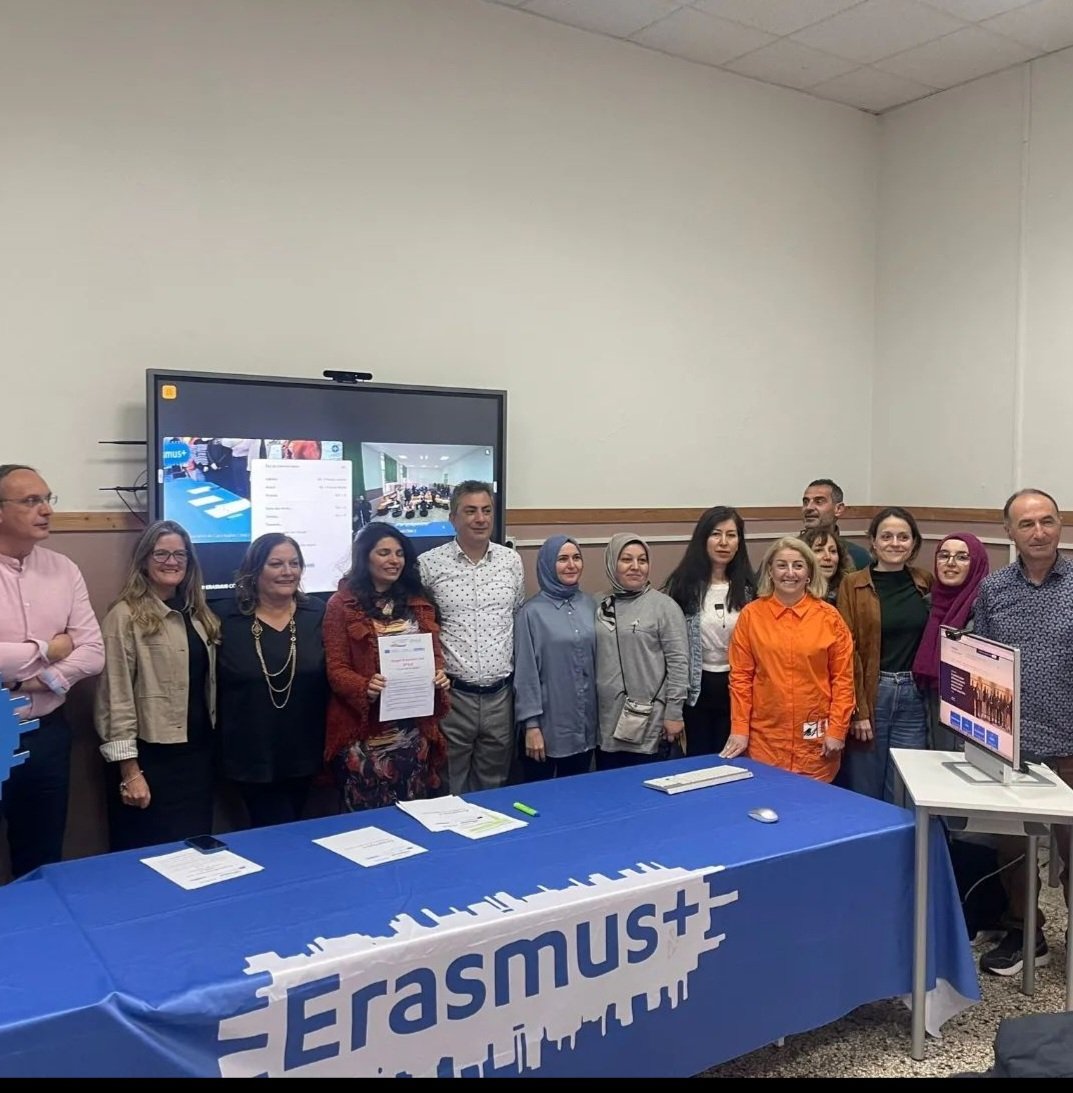 altindaghem06's tweet photo. Erasmus + Yetişkin Eğitimi Ankara İl Milli Eğitim akreditasyonu ve konsorsiyumunda,  İtalya'nın Napoli kentinde kursiyer ve personel hareketliliği faaliyetleri Ankara ili diğer halk eğitimi merkezlerininde katılımlarıyla gerçekleştirilmiştir. https://t.co/nNrVhtcWYG