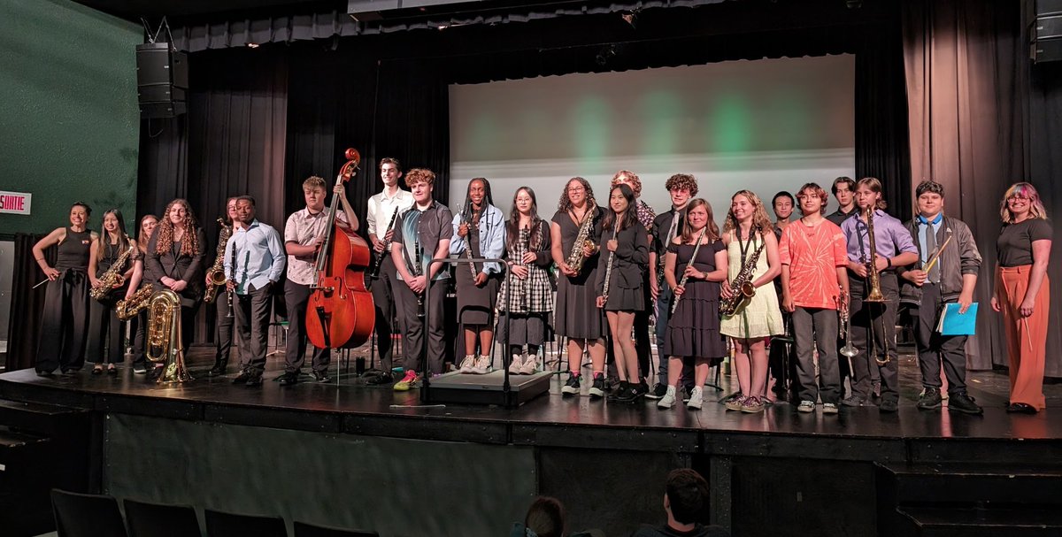 École secondaire catholique E.J. Lajeunesse tweet media