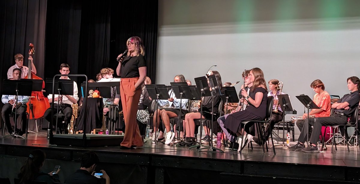 École secondaire catholique E.J. Lajeunesse tweet media