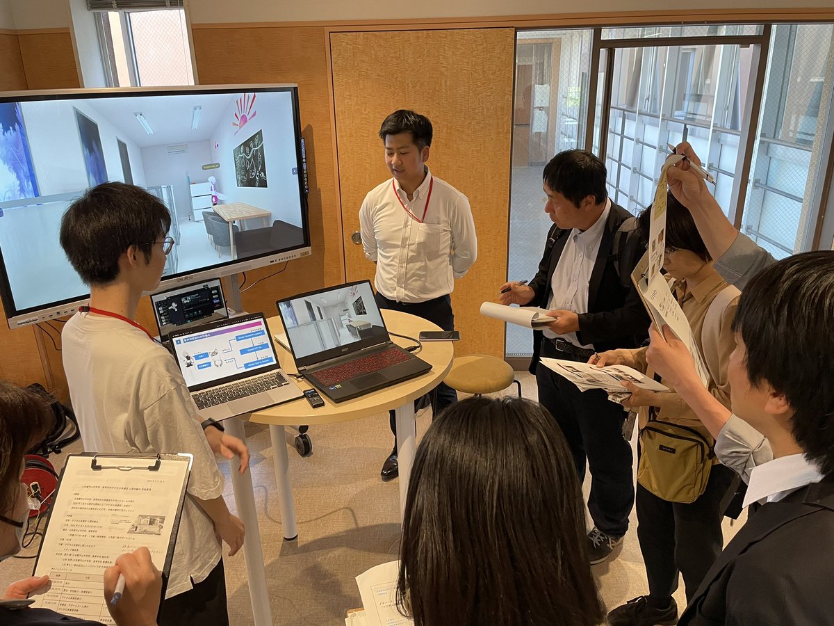 YuuutaaaS's tweet image. 立命館守山でメタバースや生成AIを活用した&quot;デジタル保健室&quot;体験会。他の学校や行政、教師に議員さん非常に注目の事業。保健室に行かなくても生徒が気軽に相談できる環境考える、色々学び。
#リツモリ　#デジタル保健室