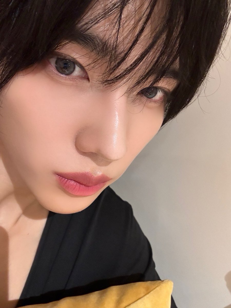 [#카엘]
아니 우리 러베이트가 셀카 올려 달라는 텔레파시가 들려와서 ㅎㅎ 맞지???💙
아 맞다 오늘은 밥 뭐 먹었어? 궁금해😺

#루네이트 #LUN8 #Chael