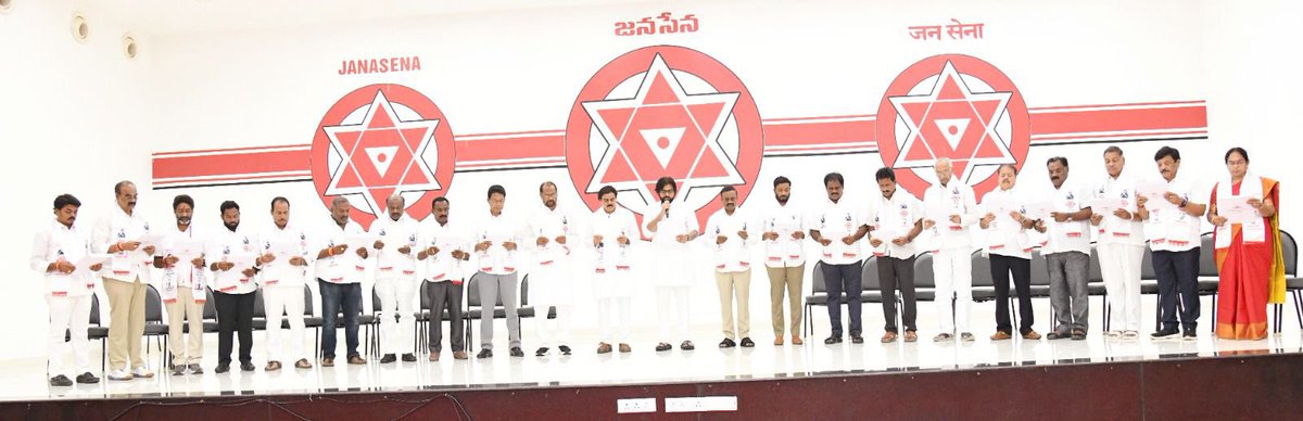 JSPforAndhra's tweet image. MLA 21/21
MP 2/2
జనసేన నెగ్గిన ఎమ్మెల్యే ఎంపీ క్యాండిడేట్స్ 🔥🔥🥳🥳
@PawanKalyan | @JanaSenaParty
#APElections2024 | #HelloAP_WelcomeJSP