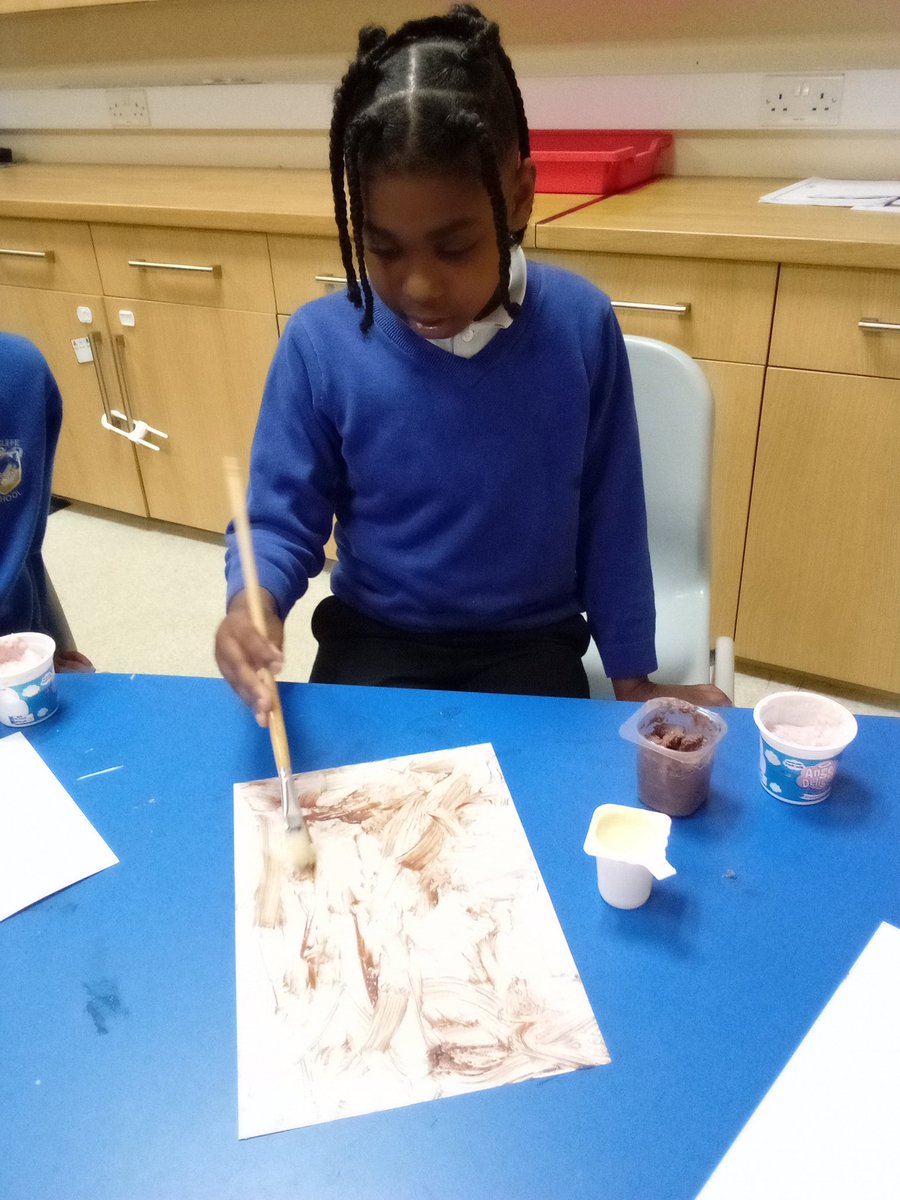 Lilliestop's tweet photo. In sensory food play Lilies selected different coloured custard to create a picture. The children could use a brush or finger paint to create their pictures 🖌️ @Topcliffeschool @MrsB_OTchampion https://t.co/hCkaQCKw2K