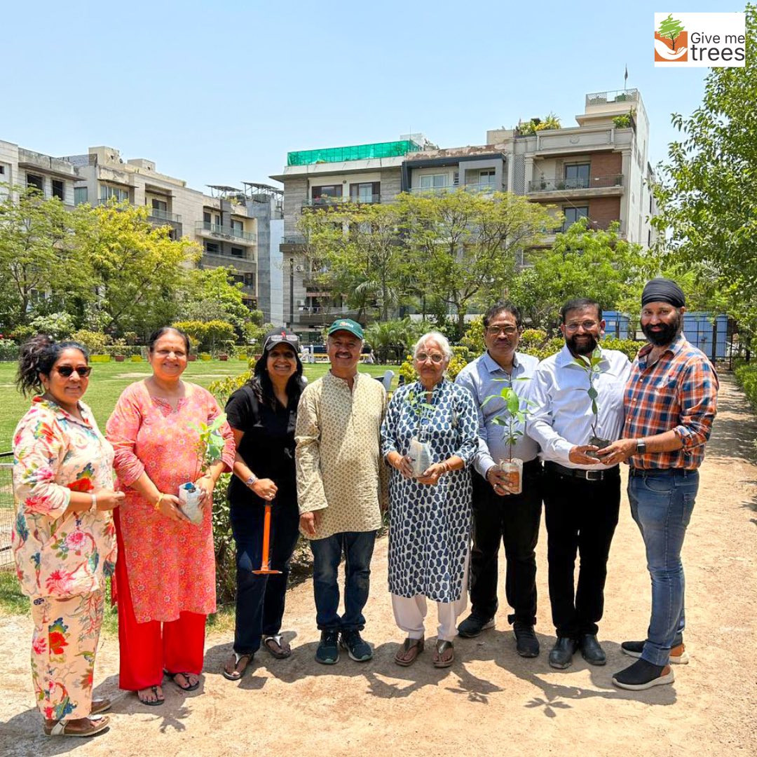 givemetrees's tweet photo. Give Me Trees Trust conducted a educational session with RWA residents at Model Town, New Delhi, fostering green education on home plants, herbal values and nurturing a sustainable future through a vibrant plantation drive. 🌿🌱

#givemetrees #plantationdrive #educationalsession https://t.co/VZAXLCIeO7