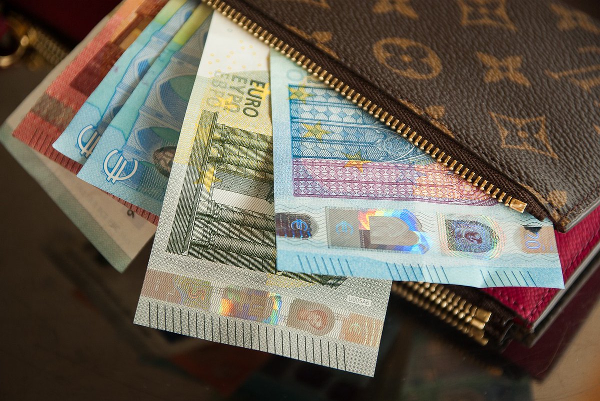 financecouk's tweet photo. Not sure what to do with leftover foreign currency? ✈️

Find out how to handle your extra travel money, including:

🌍 Exchanging or use leftover currency
🌍 What to do with spare coins and notes
🌍 Tips for your next trip

https://t.co/MfjZlNeKs2

#traveltips #currencyexchange https://t.co/FjJ7SKrCdZ