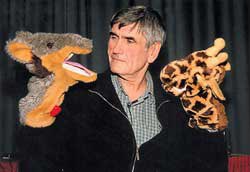 American Psychologist Marshall Rosenberg and his infamous puppets! 🦒

etsy.com/uk/shop/Croche…