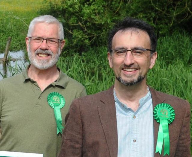 Three Rivers Greens (@3rivgreenparty) on Twitter photo We love to see two more candidates in Hertfordshire standing for real change. Paul and Sherief both advocate for ecological and economic recovery to bring about a more fair and sustainable world.
Don't just hope for a better future - vote for one!
<a href="/pdehoest/">Paul de Hoest</a> <a href="/SheriefHassan/">Sherief Hassan</a> We love to see two more candidates in Hertfordshire standing for real change. Paul and Sherief both advocate for ecological and economic recovery to bring about a more fair and sustainable world.
Don't just hope for a better future - vote for one!
<a href="/pdehoest/">Paul de Hoest</a> <a href="/SheriefHassan/">Sherief Hassan</a>