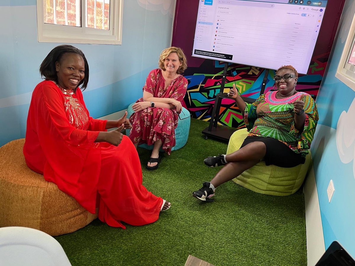 We launched Digitruck Salone, funded by @ISOC_foundation and implemented by <a href="/MMWSierraLeone/">Media Matters for Women</a> in partnership with <a href="/AfricellSalone/">Africell Sierra Leone</a>. The project will empower 300 girls across 15  secondary schools in Waterloo ,Bombali and Kenema with digital skills as well as 30 women entrepreneurs.