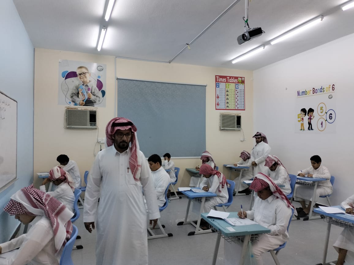 Geel_School's tweet photo. مدير المجمع الأستاذ محمد بن سحمان السبيعي يتفقد أجواء اليوم الأول لاختبارات نهاية الفصل الدراسي الثالث
@MOE_TIF 
@MOE_TIF_12 https://t.co/07UJBGM4Va