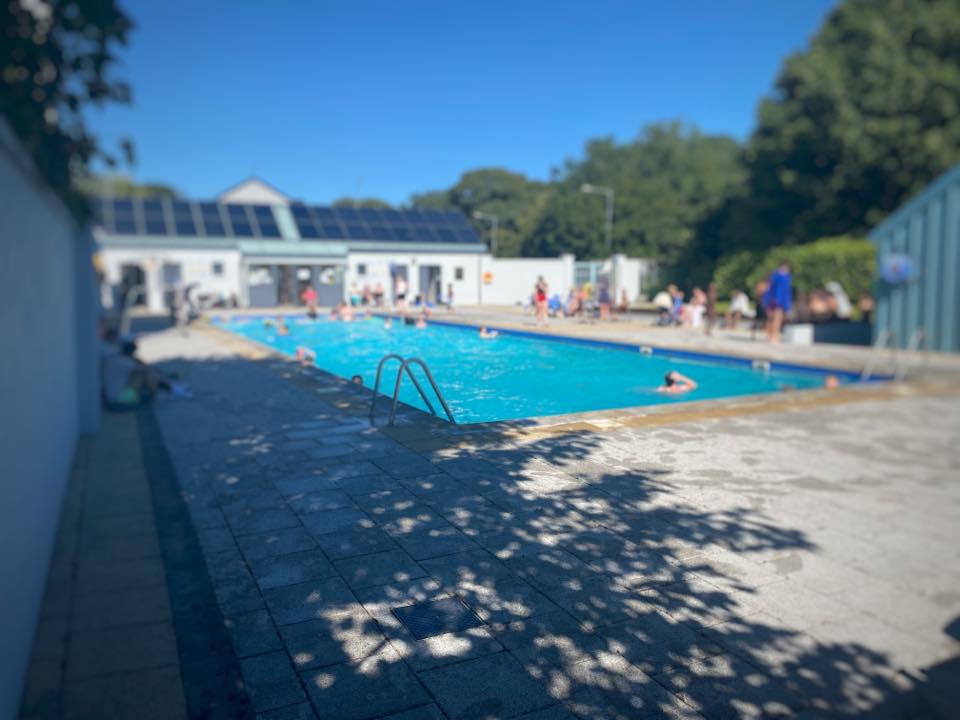 With summer on the way, did you know Mayo has some fantastic outdoor swimming pools in places like Charlestown and Belmullet. 

🏊 Charlestown: charlestownaquacentre.com
🏊  Belmullet: visitbelmullet.ie/gowilddetails/…