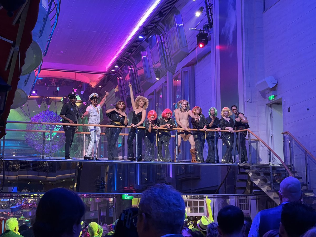 c_mck20's tweet photo. #besteverdiscoparty #greekislandcruise https://t.co/v3YZdwaLrt