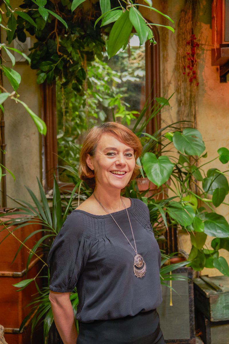 Portrait de Catherine Morain, Directrice commercial 

Issue du monde de la Presse et de l’événementiel haut de gamme, Catherine gère la commercialisation traitant avec les grands groupes internationaux comme avec les petites associations.

#Événementiel #LeComptoirGénéral