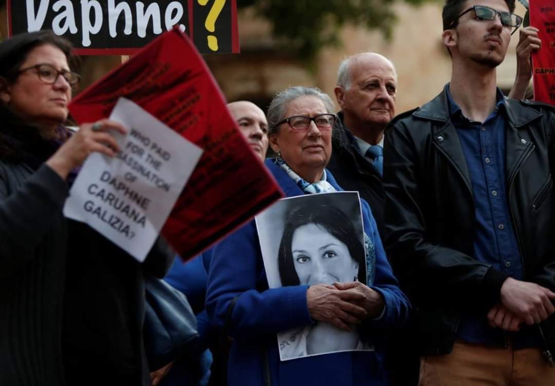 AlessDeeCrespo's tweet photo. I think of you most especially on days like today, Mrs Vella 🌹
#DaphneWasRight 🌿
#Electrogas #17Black #PanamaPapers
@repubblikaMT @DavidCasaMEP @SimonBusuttil @AzzopardiJason https://t.co/sdNH22mV2K