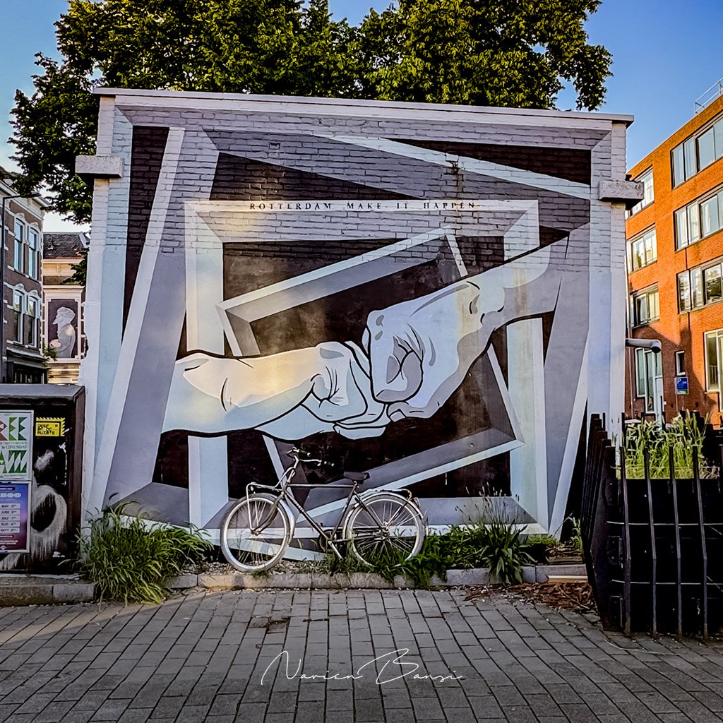 Deze prachtige muurschildering in Rotterdam herinnert me aan de kern van demand generation: het opbouwen van een sterke connectie tussen jouw merk en je doelgroep.

#Rotterdam #wallart #DemandGen