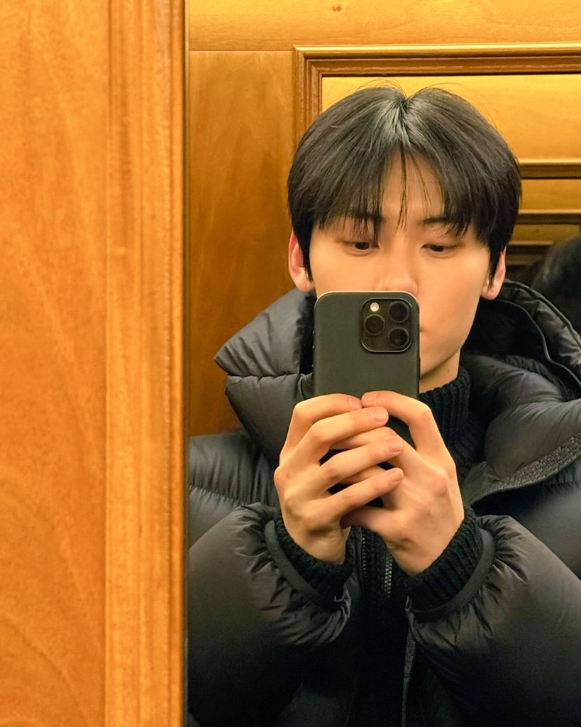 i miss hwang minhyun so much 🥹