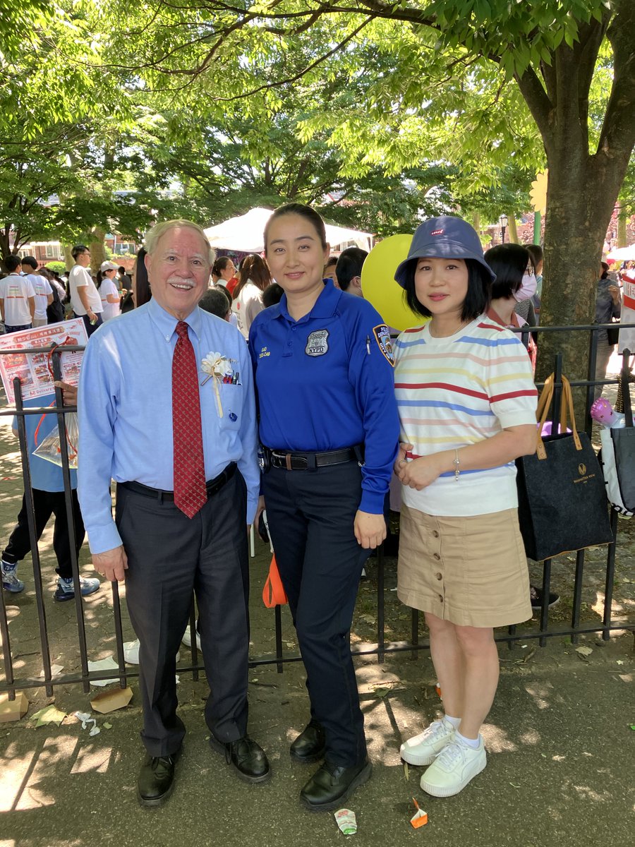 NYPDCommAffairs's tweet photo. Our Immigrant Outreach Unit was grateful to join the Asian Community Center in celebrating International Children’s Day! Wishing all the children a joyful, healthy, and safe childhood. Here’s to bright futures and happy memories! https://t.co/nxj00gEaBQ