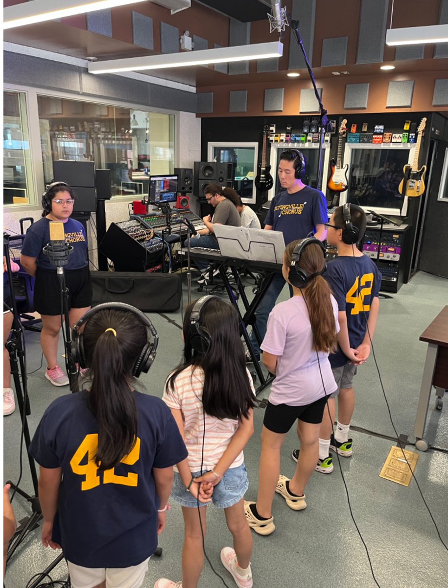 On June 3rd, the P.S. 42 3rd Grade Chorus came to McKee High School to record in our state of the art recording studio!  McKee Audio Engineering juniors and sophomores planned, recorded, engineered and mixed six songs for the students of P.S. 42.