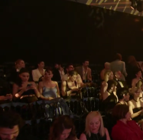 Bilenler bilir bu ikilinin yarim kalmis buyuk ask hikayesini... Yillar sonra ayni karede gorunce duygulandim #aycaysinturan #furkanandic