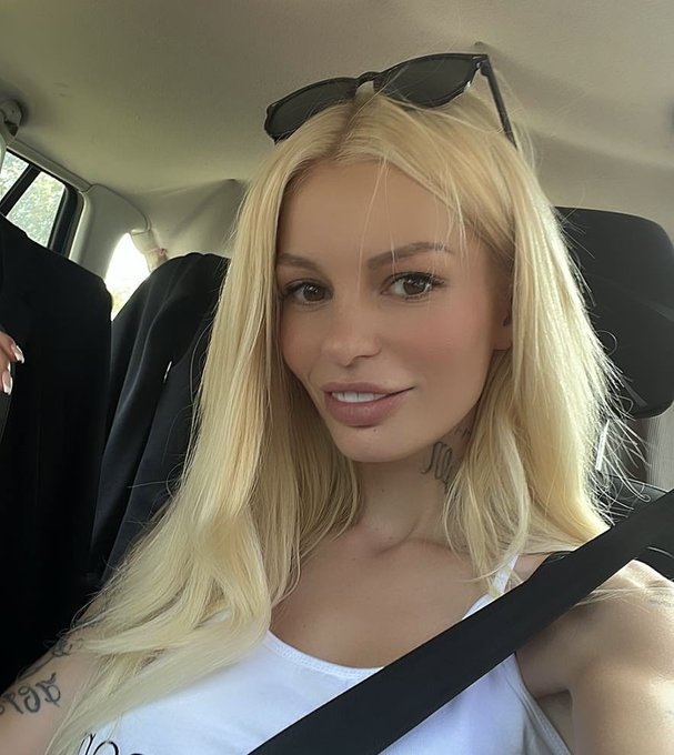 Hellooo 👋🏼.. and have a nice day! 😊 I&rsquo;m live tonight on @stripchat ❣️ https://t.co/yTfhPUHn20<a href="/tag/x"class="tags"><span>#x</span></a>