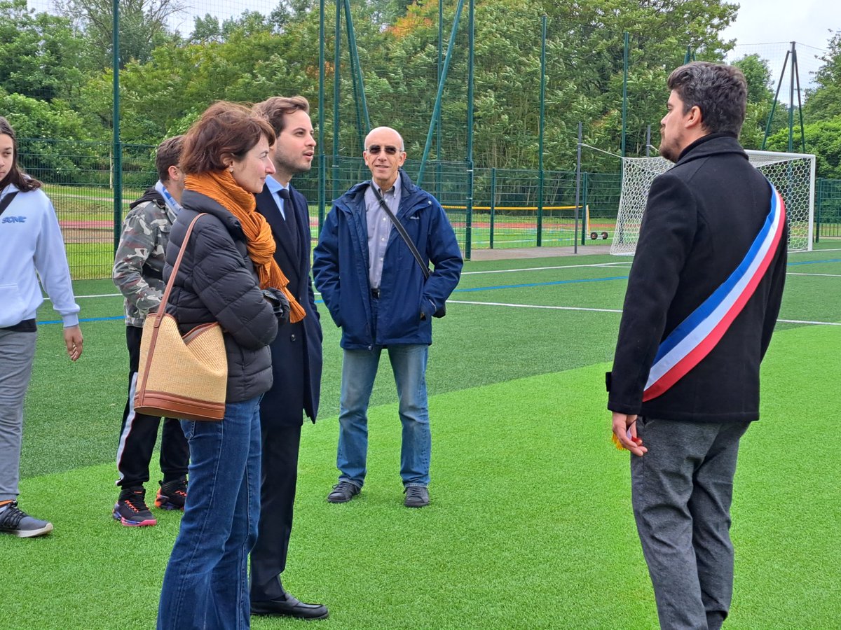 Les Yvelines : terre de sports !
Les nouveaux aménagements du Stade de la Bonde (éclaire LED et nouveau revêtement) ont été inaugurés ce samedi 1er juin par vos vice-présidents @Pauline_W_L et @GeoffroyBax à Jouars-Pontchartrain.