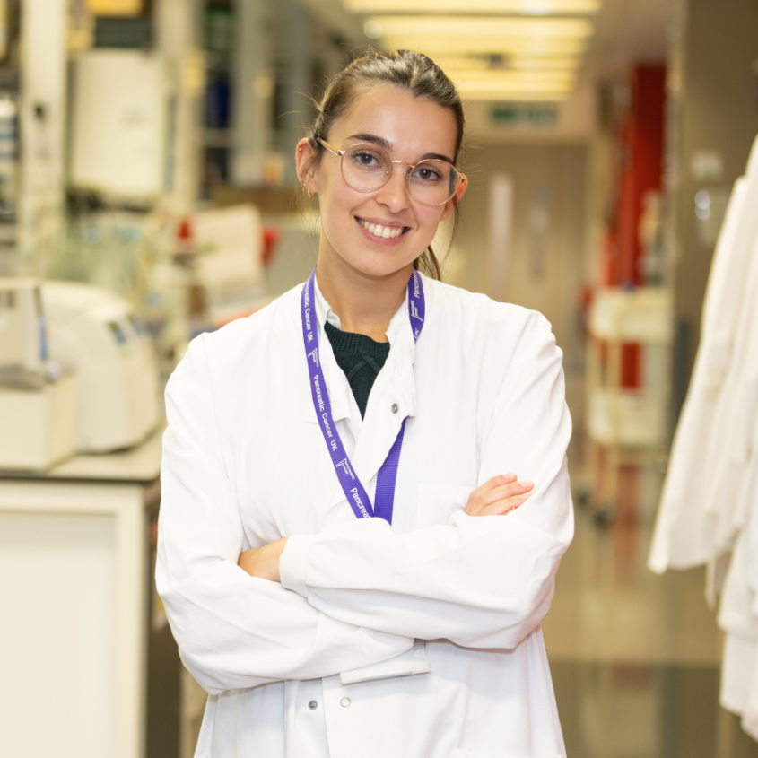 Meet <a href="/itspelicanoc/">Catarina Pelicano</a> 👩‍🔬, a 4th year PhD student in <a href="/JCarrollLab/">Carroll Lab</a> <a href="/CRUK_CI/">CRUK Cambridge Institute</a> &amp; part of the Ellis Future Leaders Academy by <a href="/PancreaticCanUK/">Pancreatic Cancer UK</a>. Her research on how different CAF populations affect the pancreatic cancer epigenome could reveal new drug targets. #PancCanSpotlightTuesdays