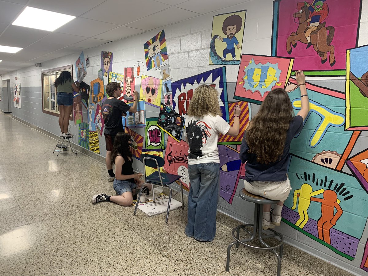 ArtCcsd's tweet photo. Our Senior art students are making a lasting impact as they create murals to make CHS more beautiful before the graduate! @Carmelschools @ChsPiazza https://t.co/KvwTx3glX7